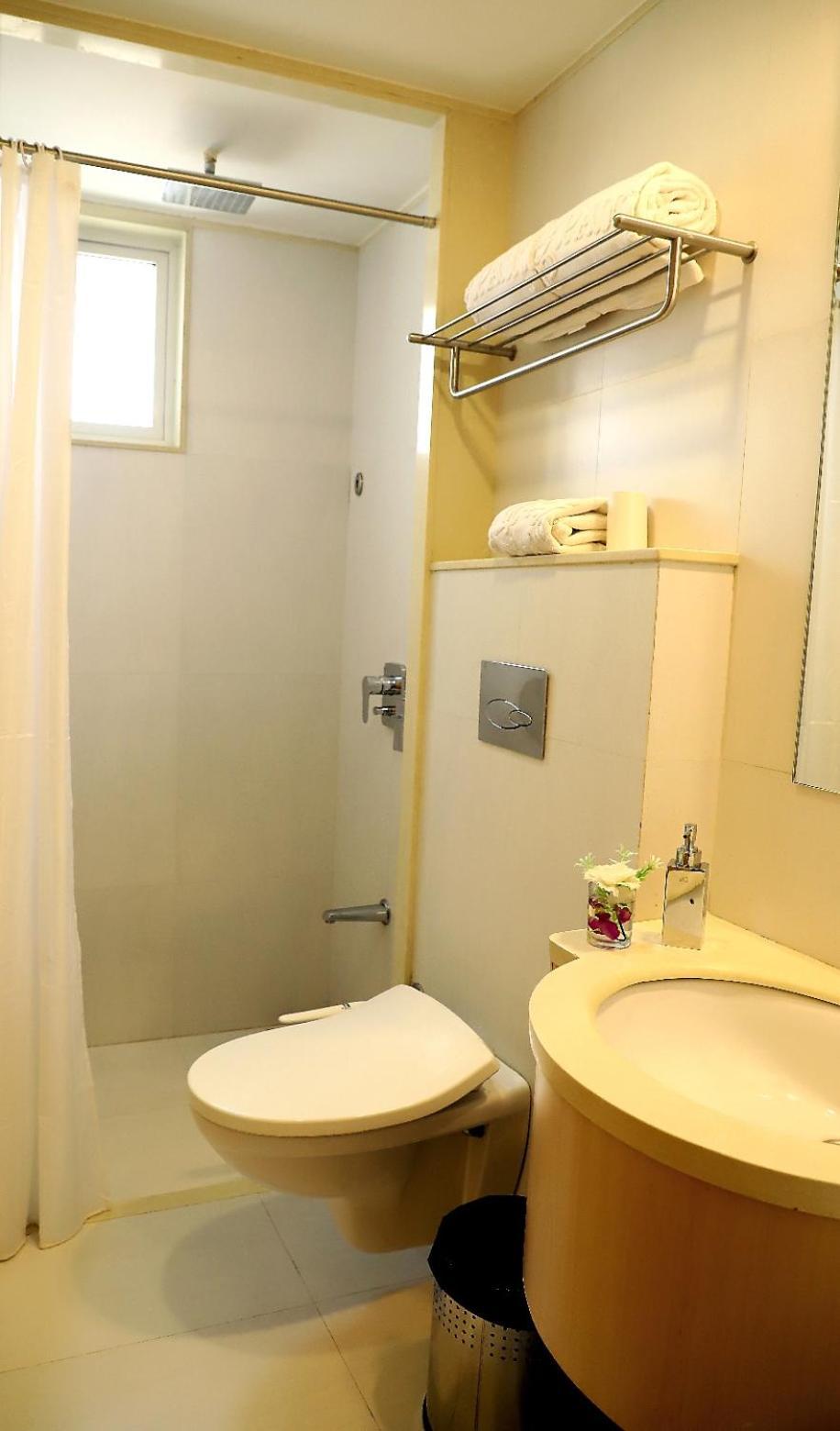 Quality Inn Patria Suites, Rajkot Ngoại thất bức ảnh