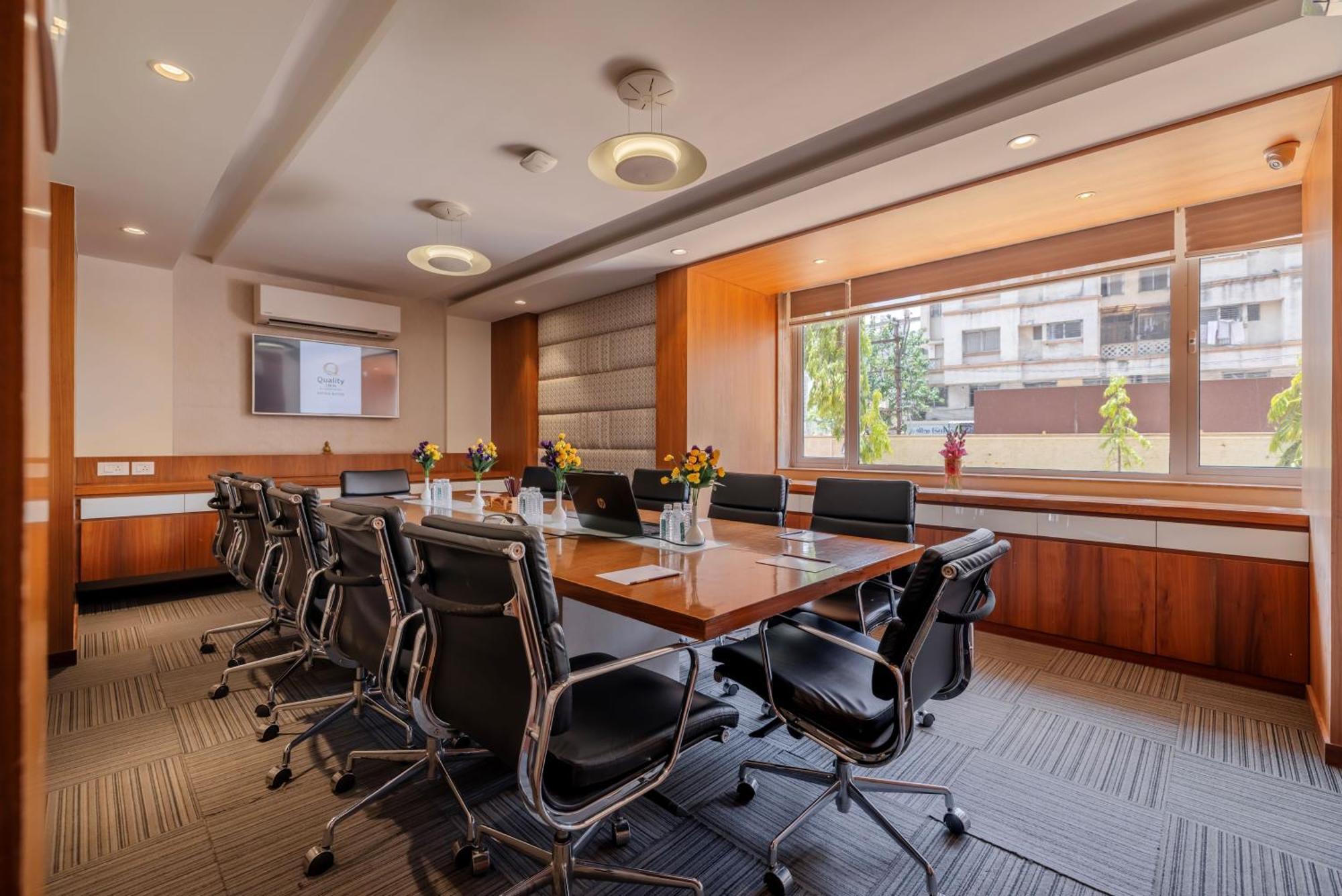 Quality Inn Patria Suites, Rajkot Ngoại thất bức ảnh