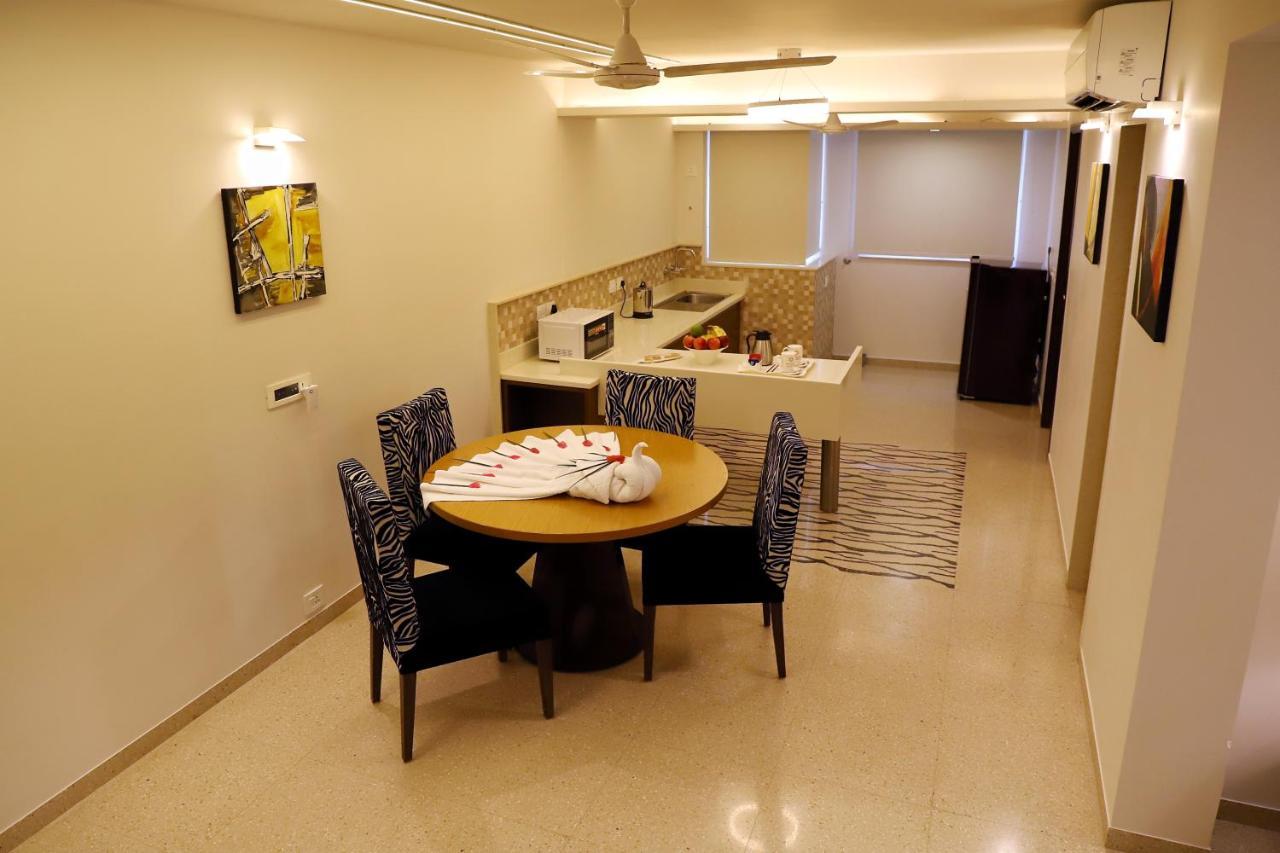 Quality Inn Patria Suites, Rajkot Ngoại thất bức ảnh