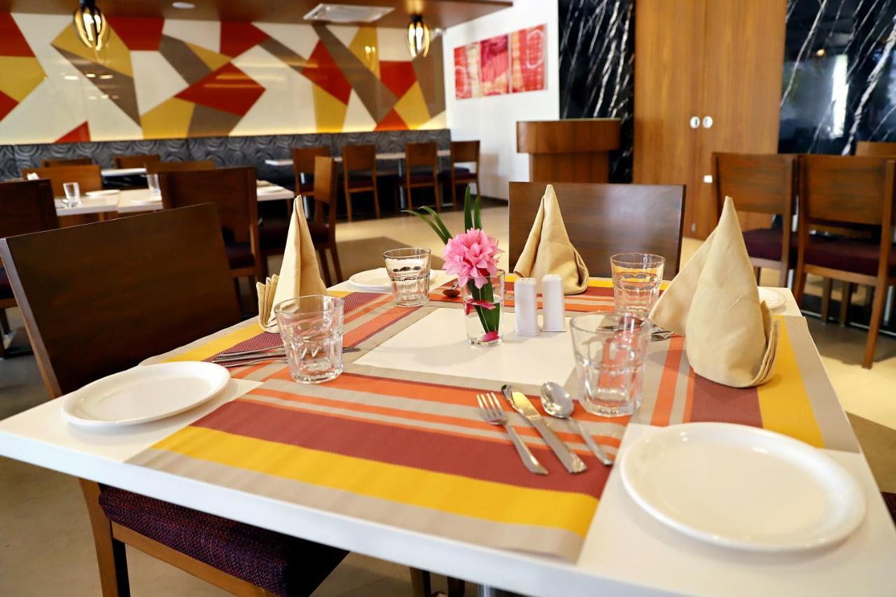 Quality Inn Patria Suites, Rajkot Ngoại thất bức ảnh