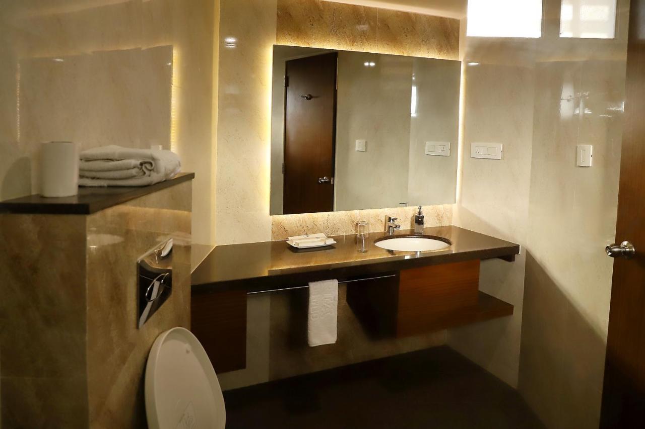 Quality Inn Patria Suites, Rajkot Ngoại thất bức ảnh