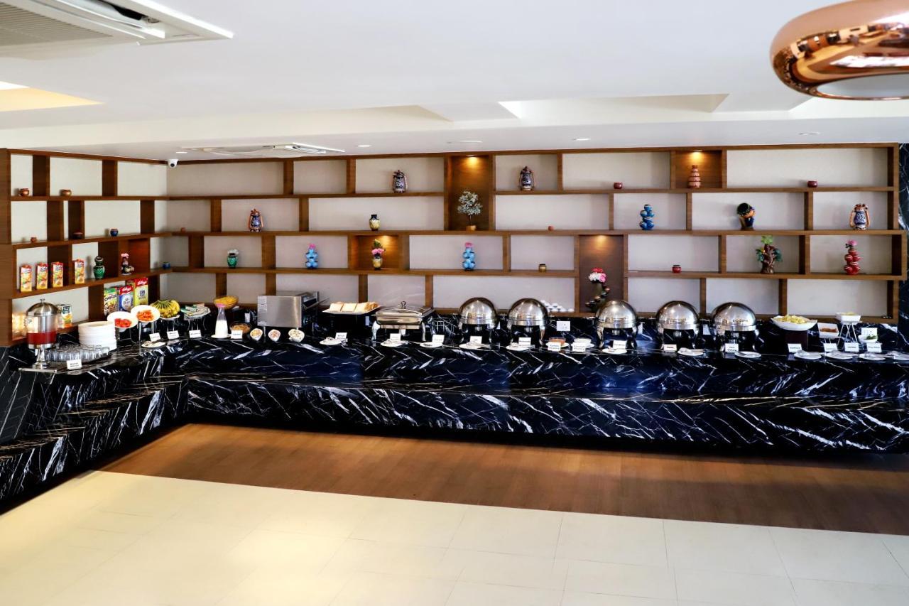 Quality Inn Patria Suites, Rajkot Ngoại thất bức ảnh